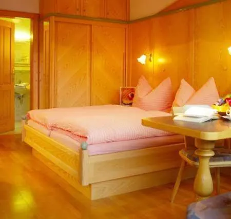 Szálloda Almtraum Berwang